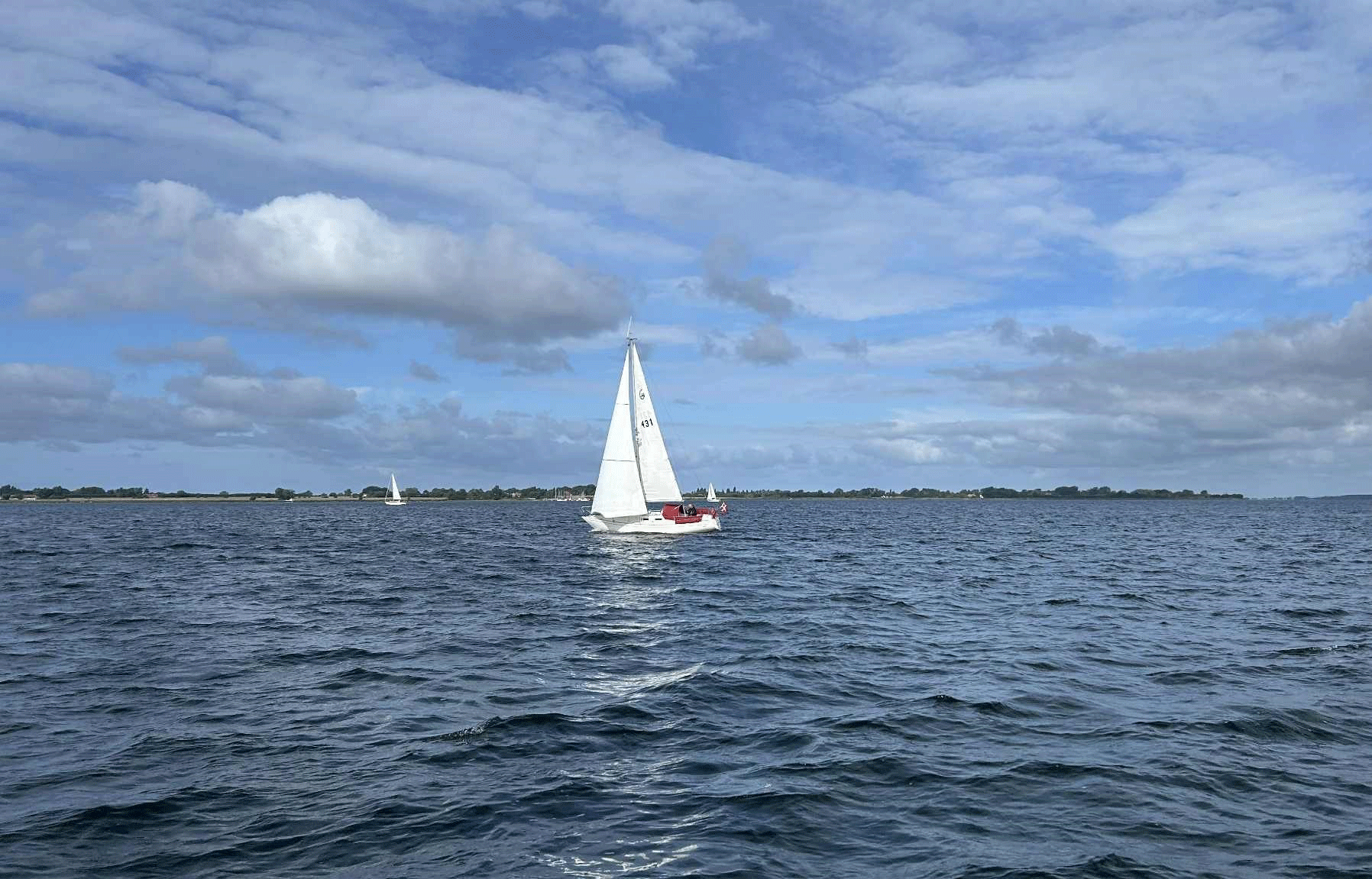 Off-grid energiløsninger - dieselfyr, solpaneler og lithiumbatterier til båd og autocamper