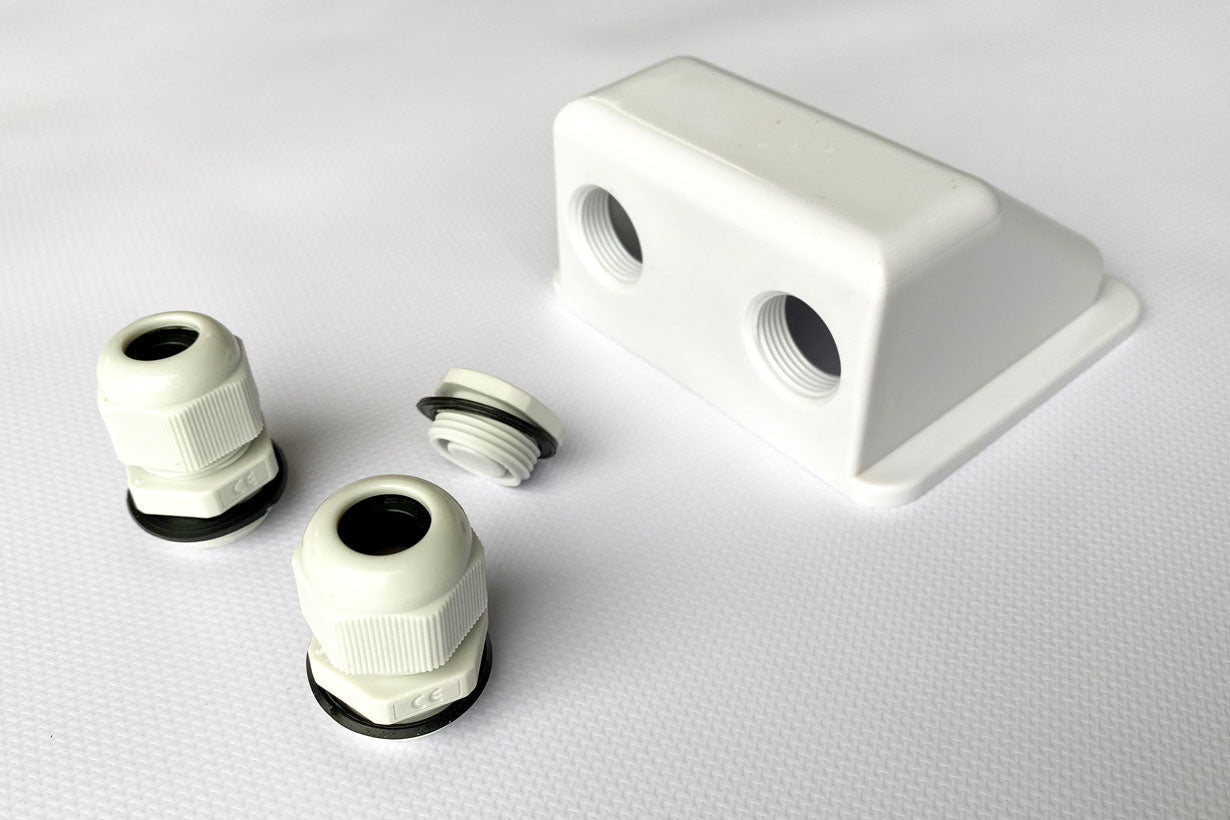 Kabelgennemføring til Solcelle – 1 eller 2 Kabler (Ø6–10 mm) - SejlStrøm