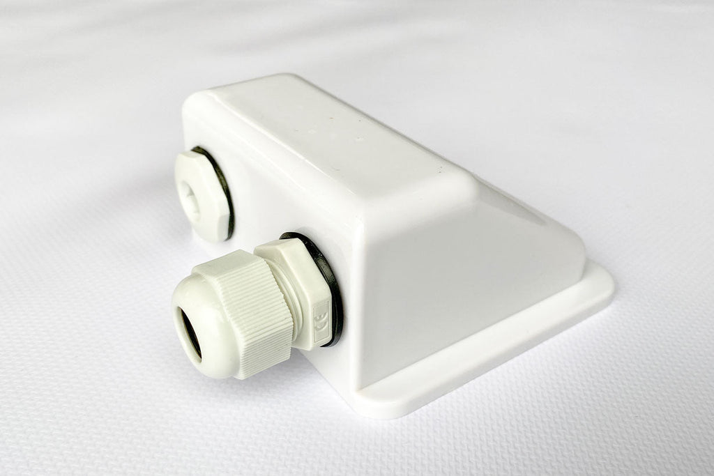 Solcellebeslag Camping – Hjørne & Midterbeslag med Kabelgennemføring - SejlStrøm